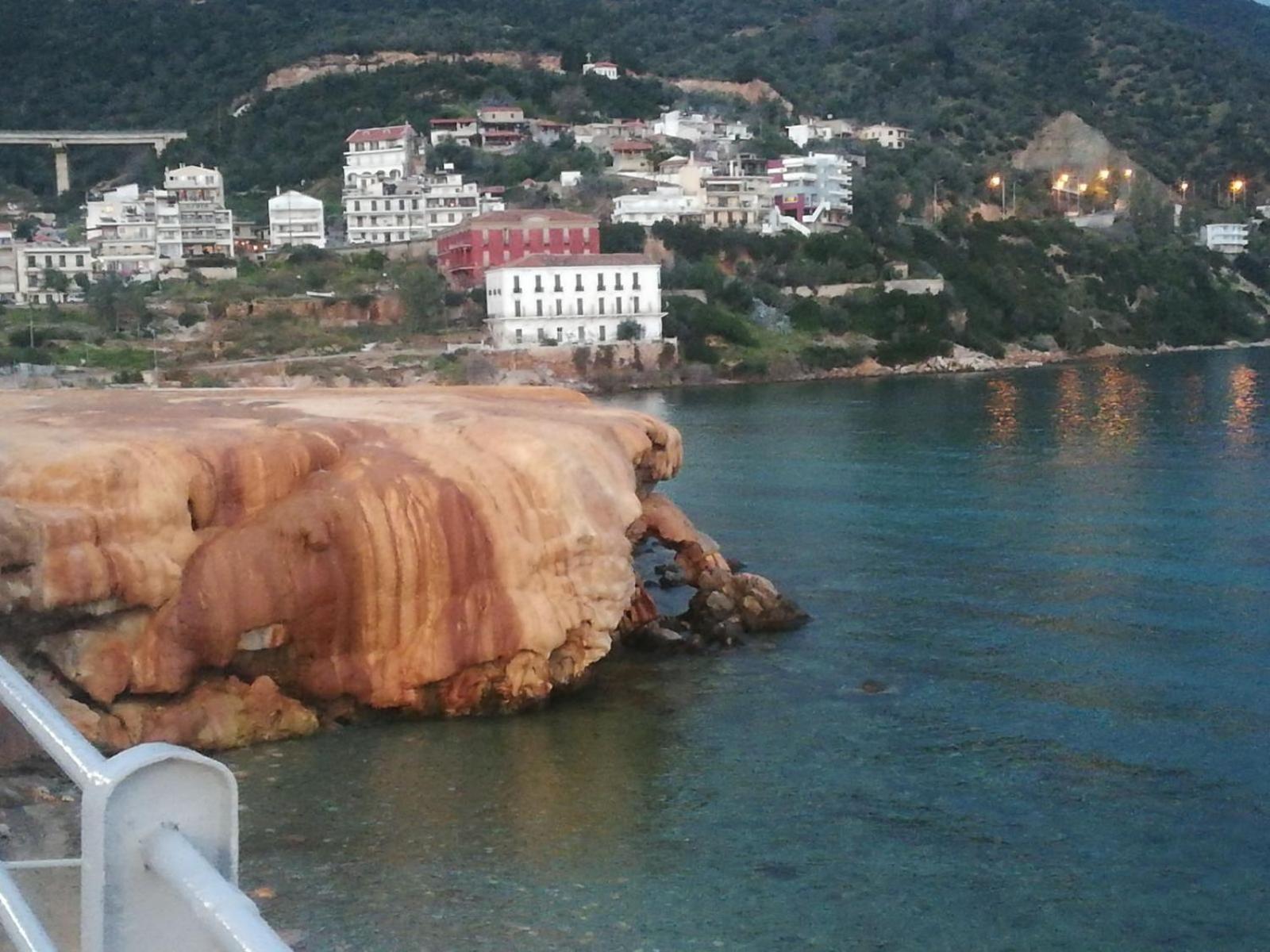 Modern Studio By The Sea Loutra Edipsou  Bagian luar foto